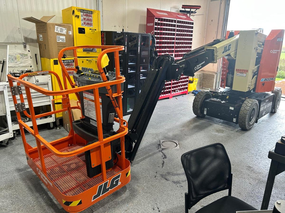 2025 JLG E300AJP