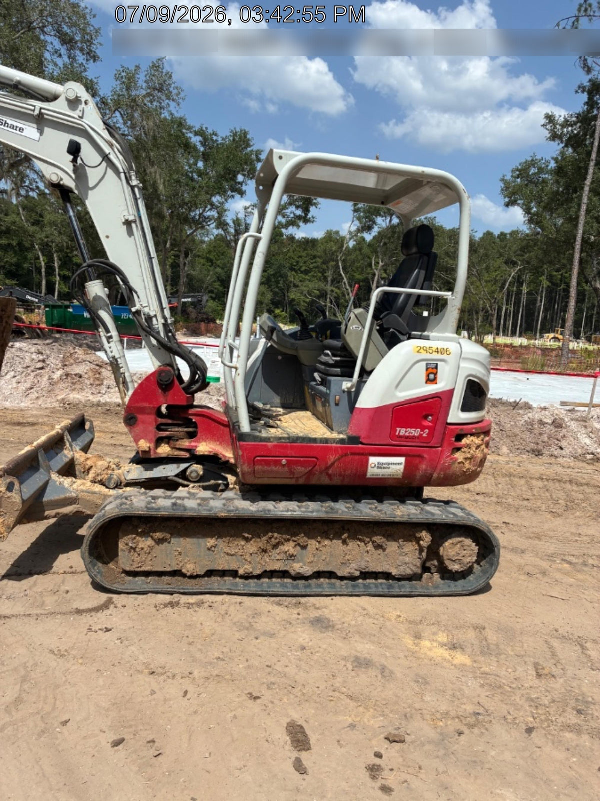 2023 TAKEUCHI TB250-2R