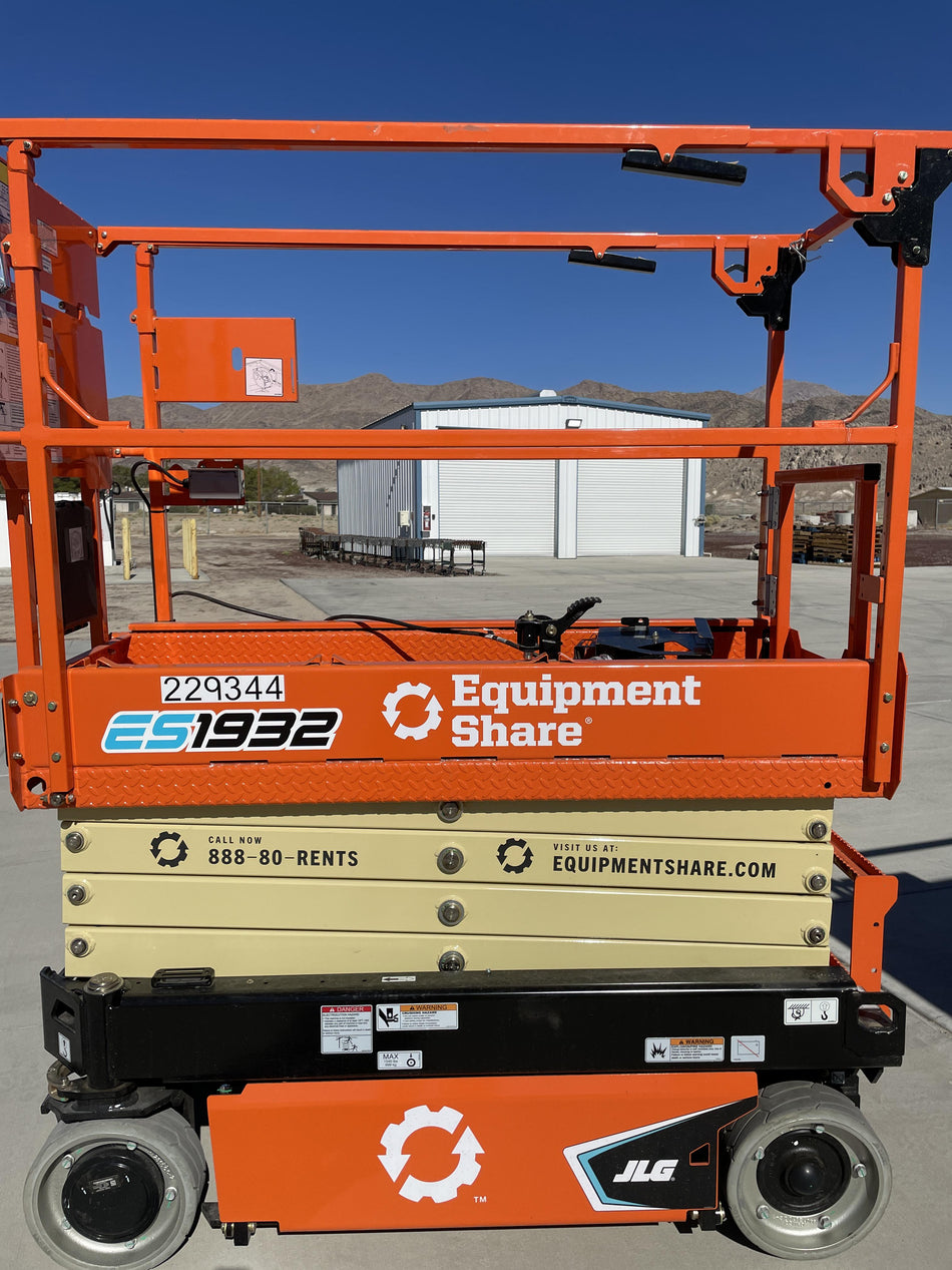 2022 JLG ES1932