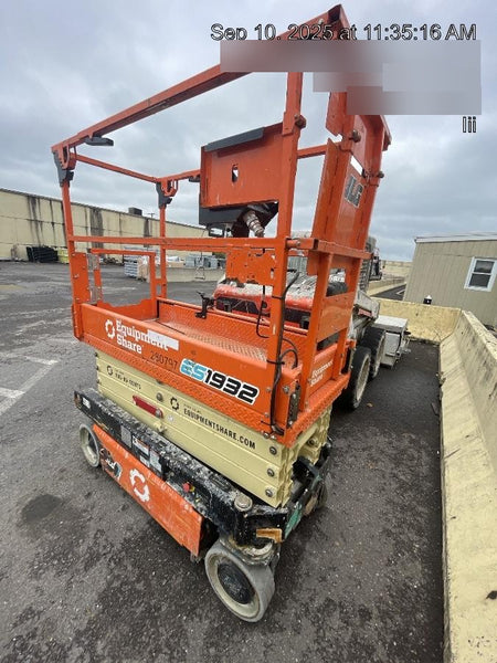2022 JLG ES1932