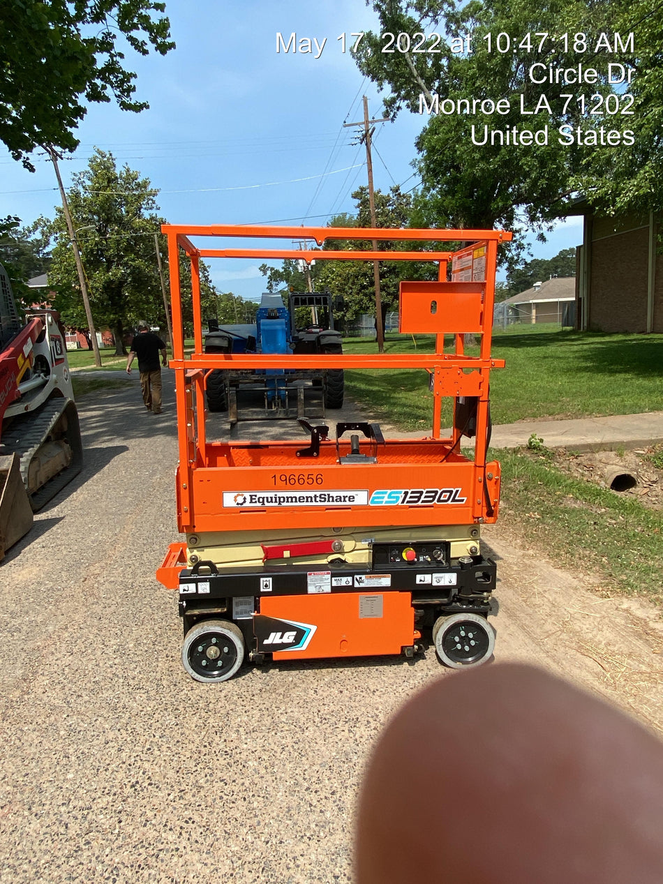 2021 JLG ES1330L