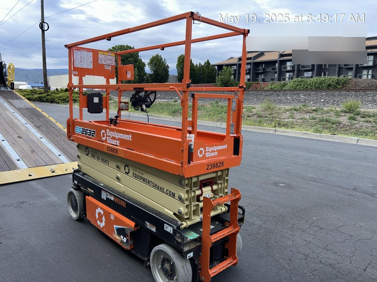 2022 JLG ES2632