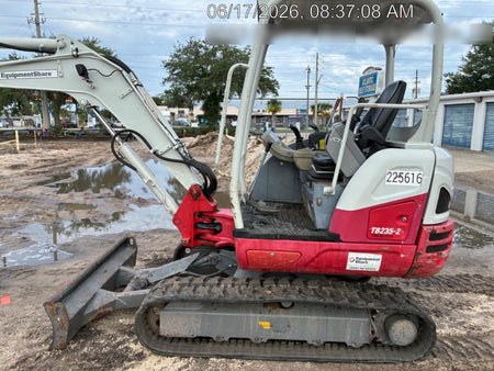 2022 TAKEUCHI TB235-2R