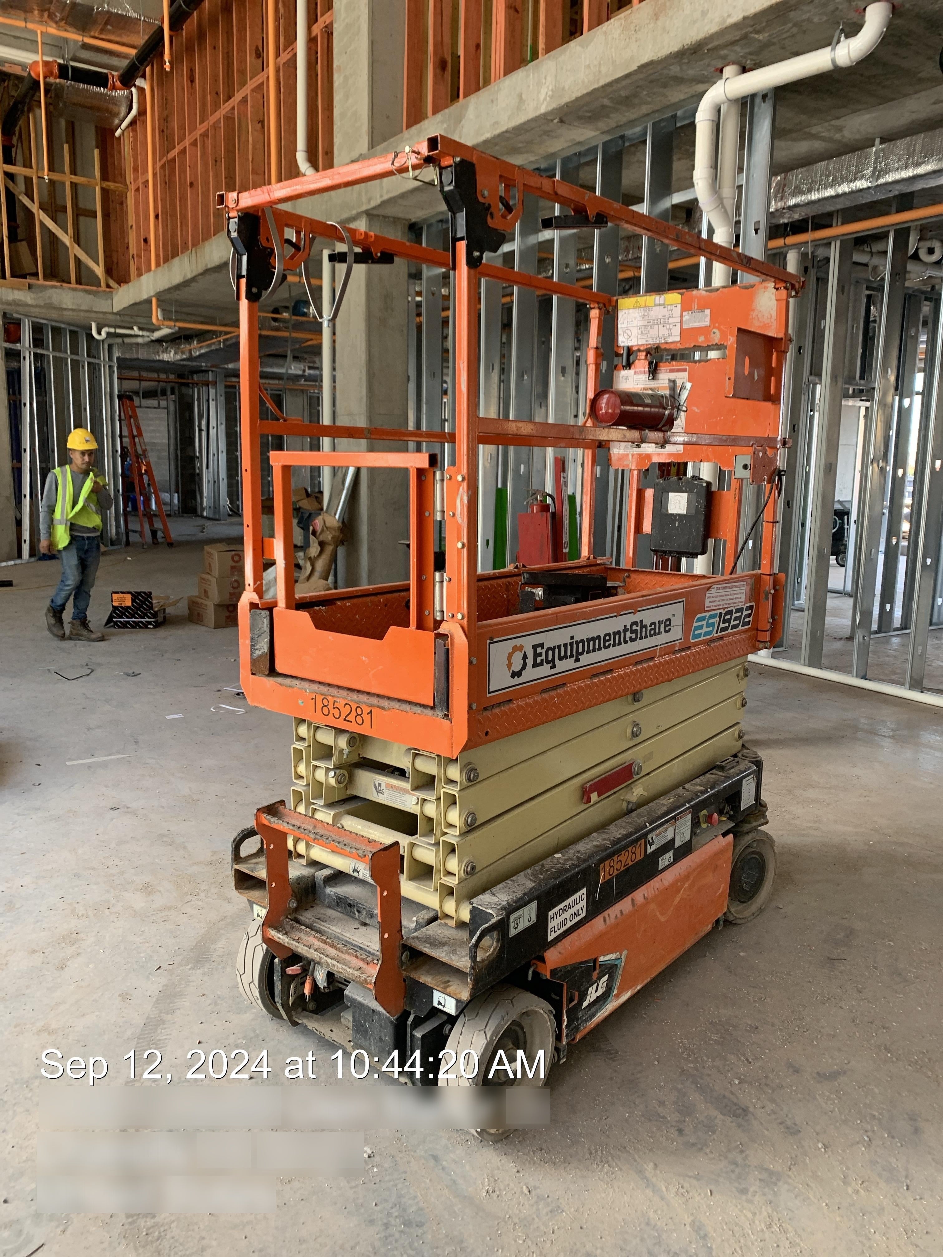 2021 JLG ES1932