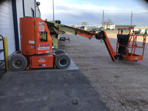 2019 JLG E300AJP