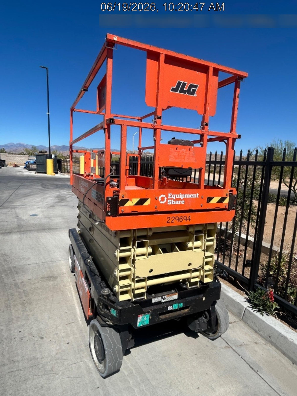 2022 JLG ES3246