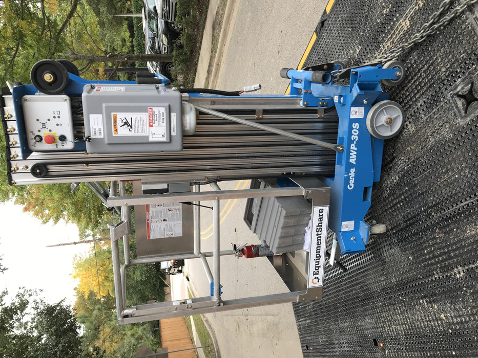 2019 GENIE AWP-30S