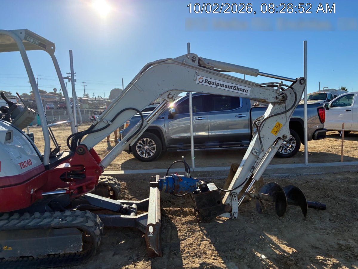 2021 TAKEUCHI TB240R