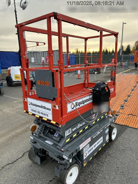 2020 Skyjack SJIII-3219 Solid NM Tires, Half height spring hinged entry gate, Dual Beacons, 800W Inverter