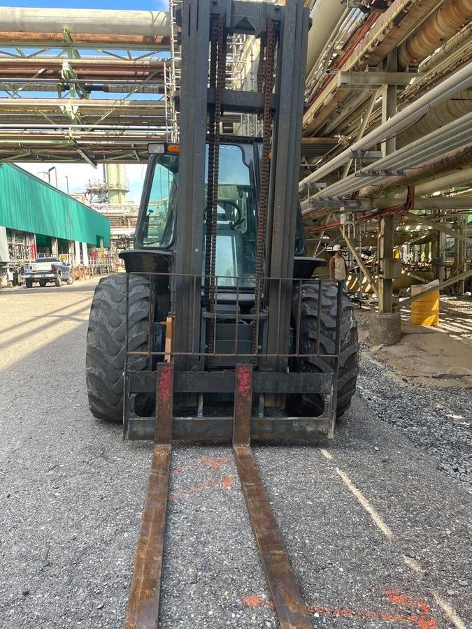 2019 CASE 588H