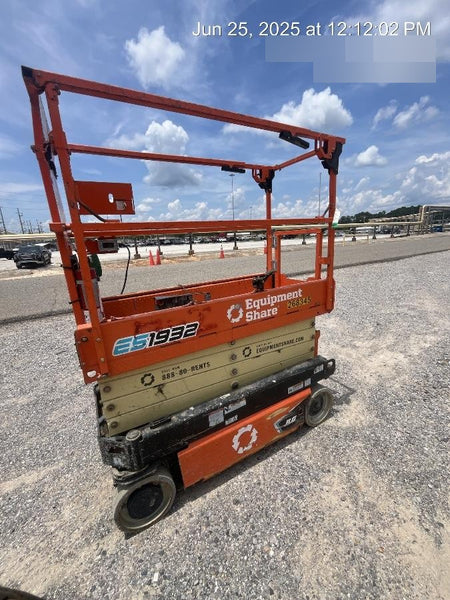 2022 JLG ES1932