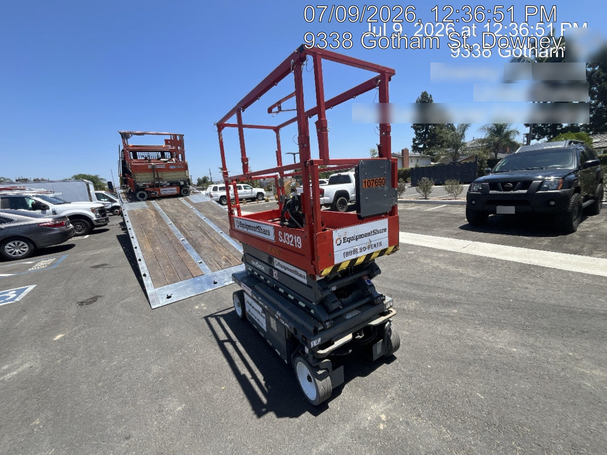 2020 Skyjack SJIII-3219 Solid NM Tires, Half height spring hinged entry gate, Dual Beacons, 800W Inverter