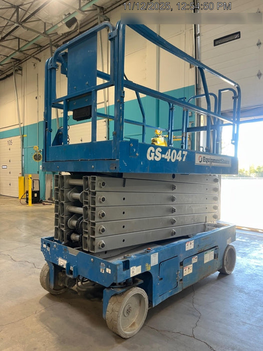 2019 Genie GS-4047 Folding rails with half height swing gate