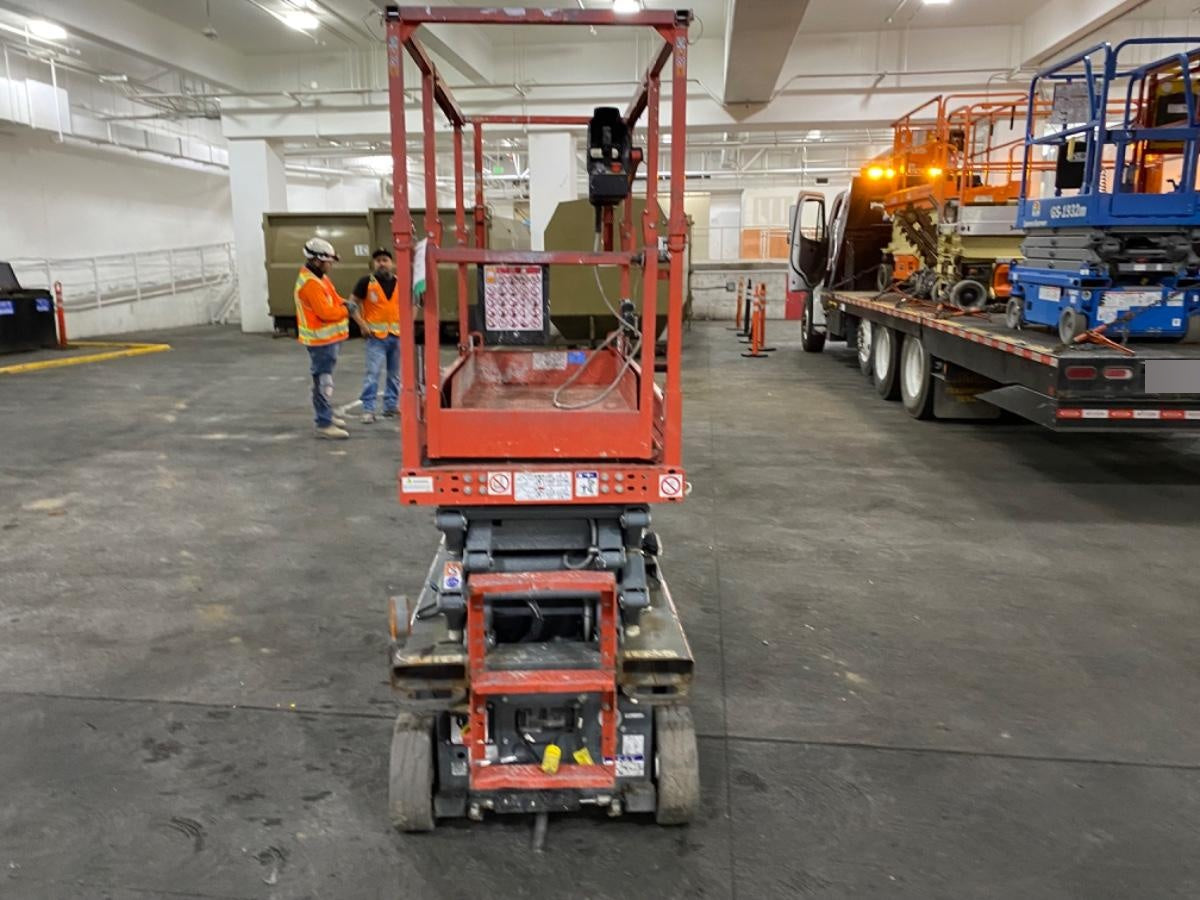2020 Skyjack SJIII-3219 Solid NM Tires, Half height spring hinged entry gate, Dual Beacons, 800W Inverter