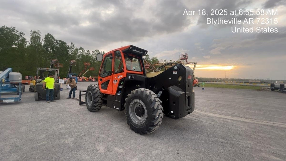 2025 JLG 1732
