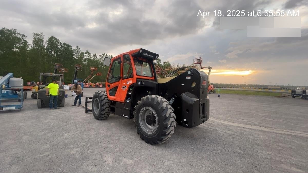 2025 JLG 1732