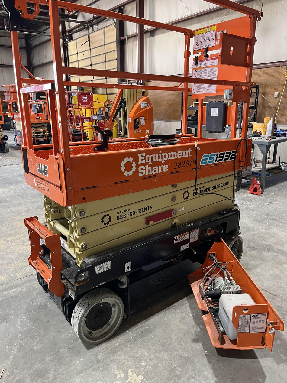 2022 JLG ES1932