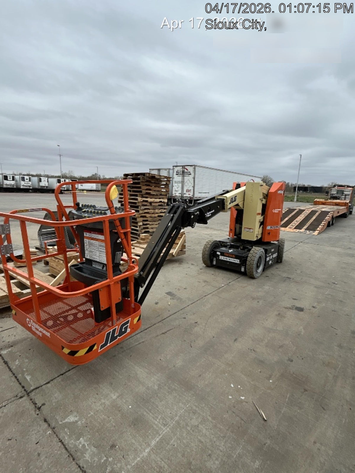 2025 JLG E300AJP