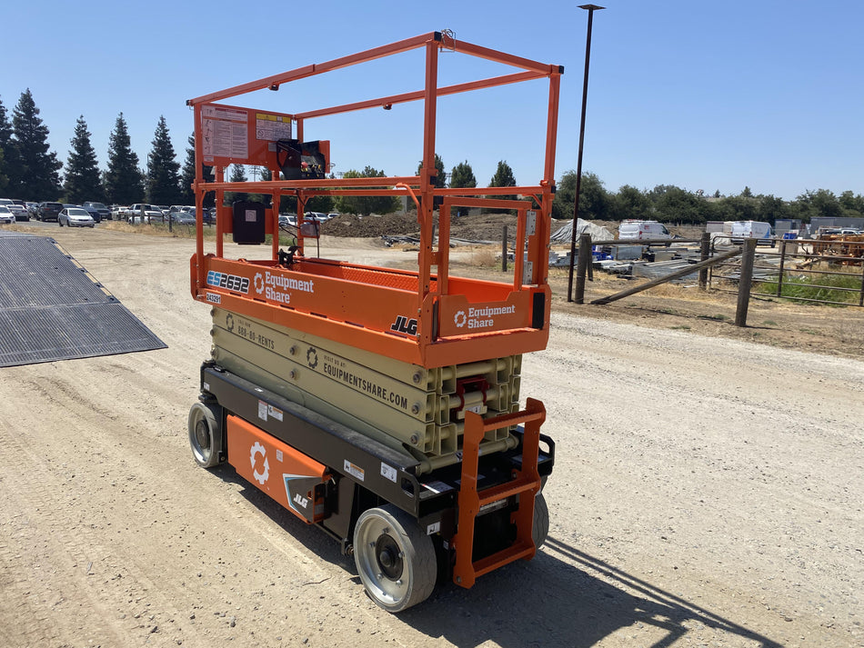 2022 JLG ES2632