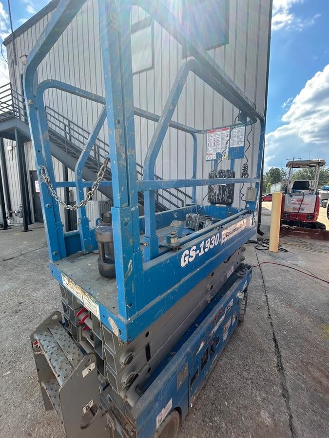 2019 Genie GS-1930 Fixed Rails with Chain Entry