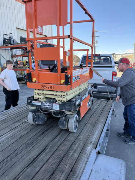 2022 JLG ES1330L