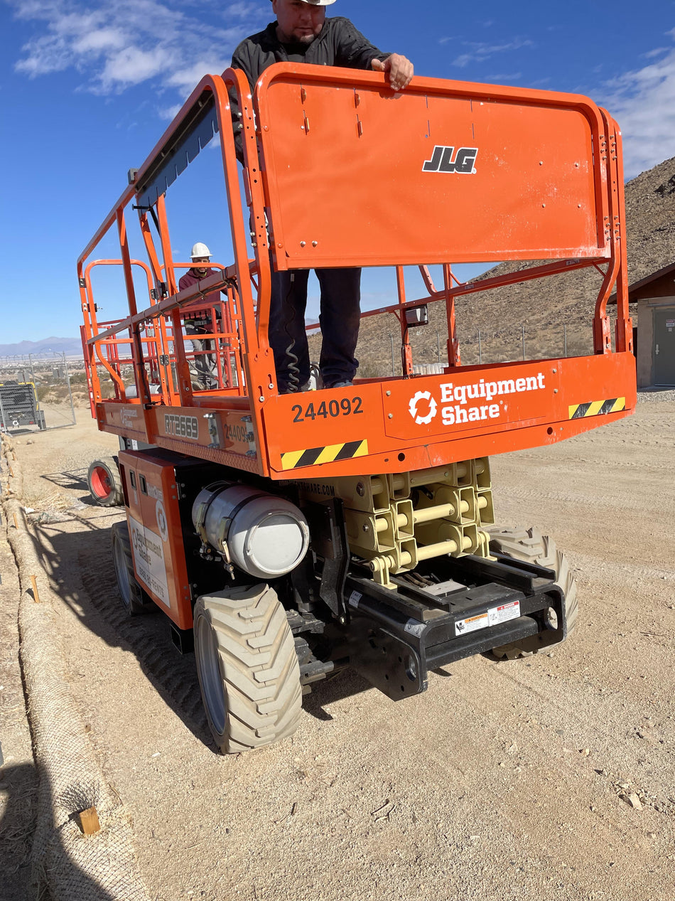 2022 JLG RT2669