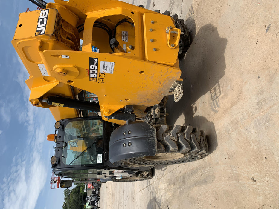 2019 JCB 509-42 JCB 509-42 Enclosed Cab, 74 HP, Solid Tires, Worklights, Beacon, Aux Hydraulics, Lifting Eye w/60" Carriage/60" Forks