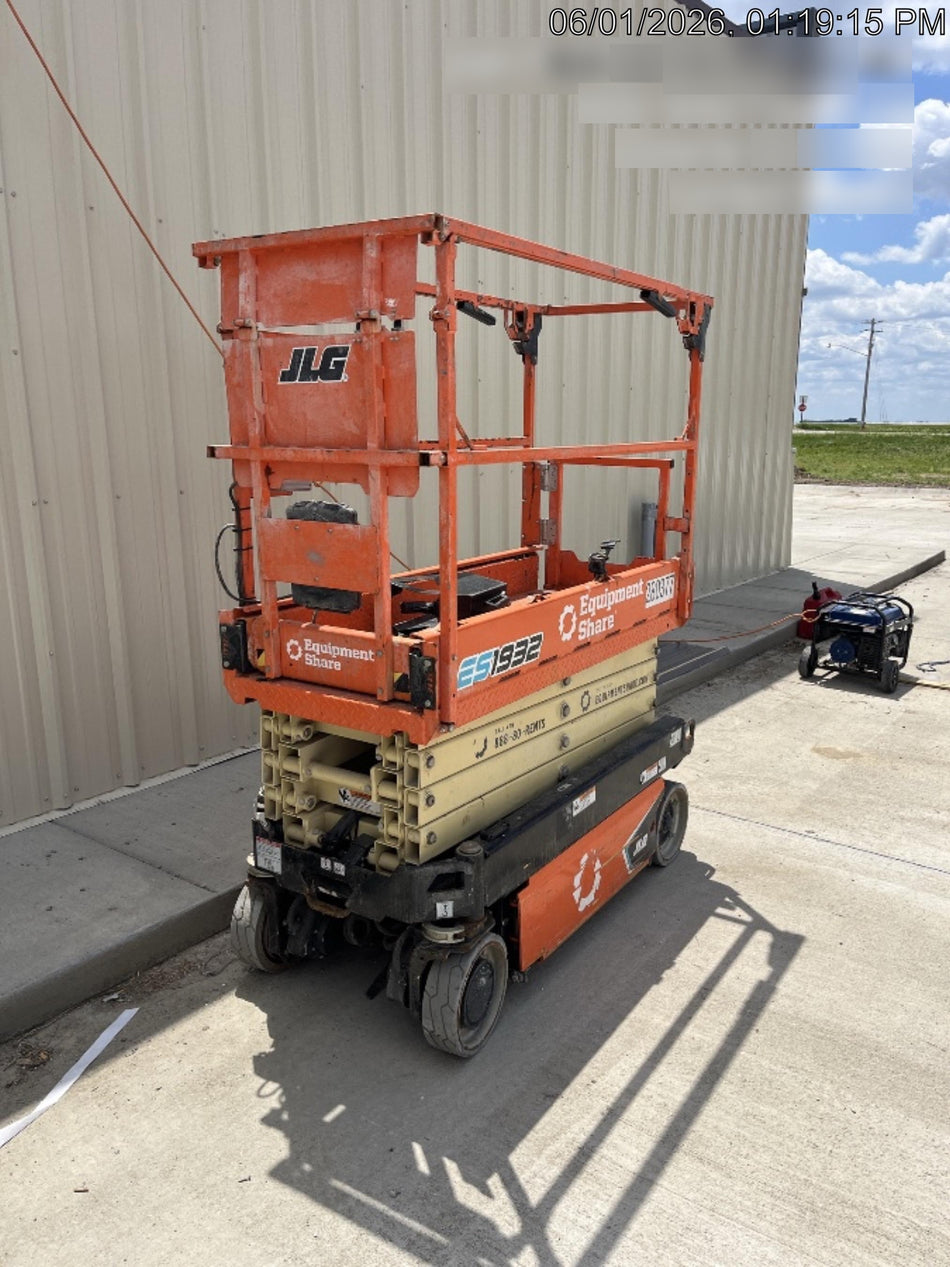 2022 JLG ES1932