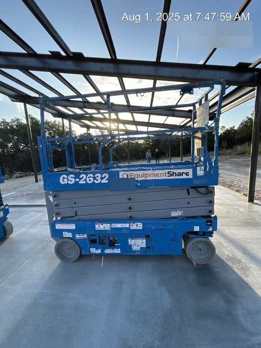 2019 Genie GS-2632 Folding rails with half height swing gate