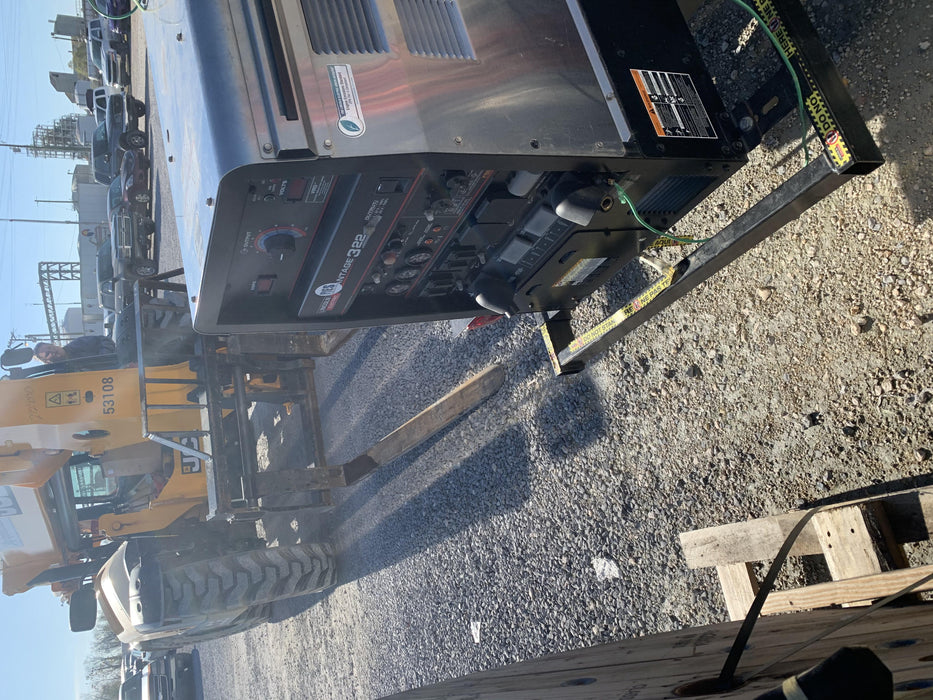 2019 Lincoln Electric Vantage 322 Welder Ready-Pak 3, Two wheel trailer, Fender and Light kit, Cable Rack