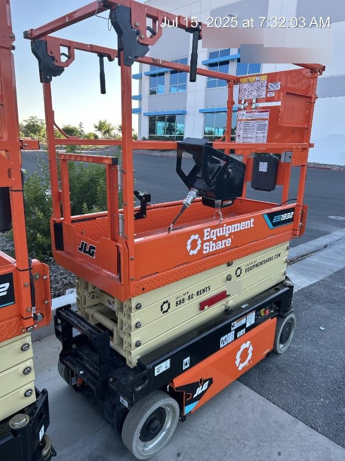 2025 JLG ES1932