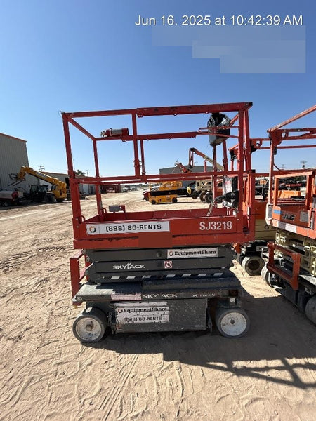 2020 Skyjack SJIII-3219 Solid NM Tires, Half height spring hinged entry gate, Dual Beacons, 800W Inverter