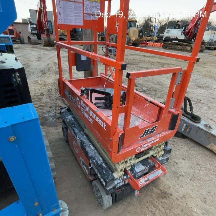 2022 JLG ES1330L