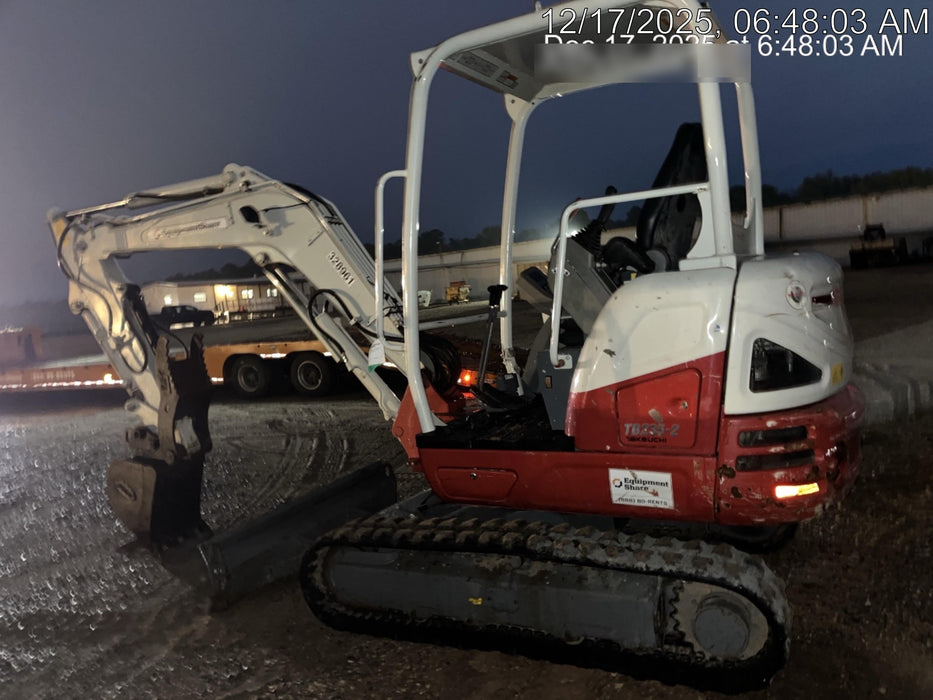 2023 TAKEUCHI TB235-2R