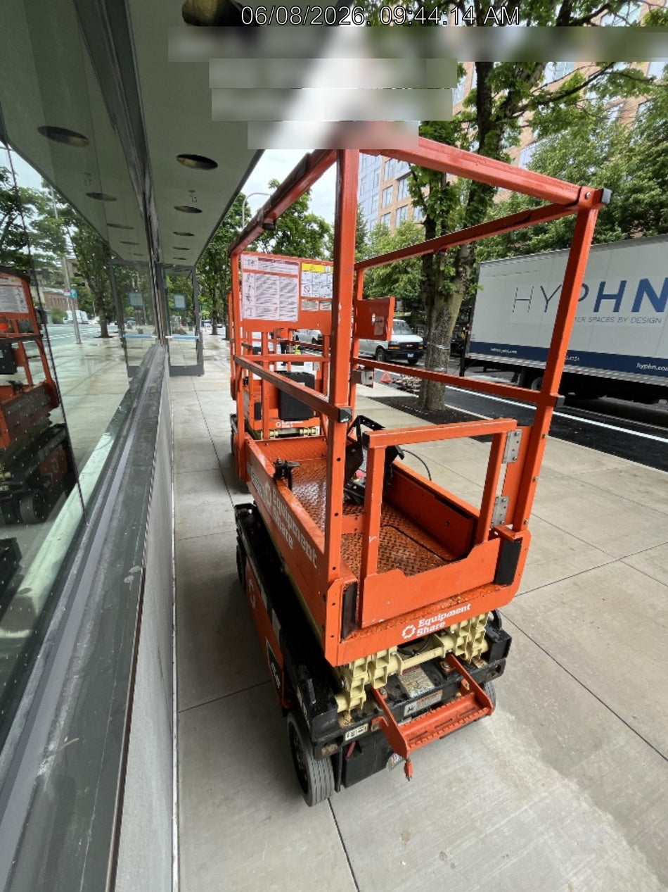 2022 JLG ES1330L