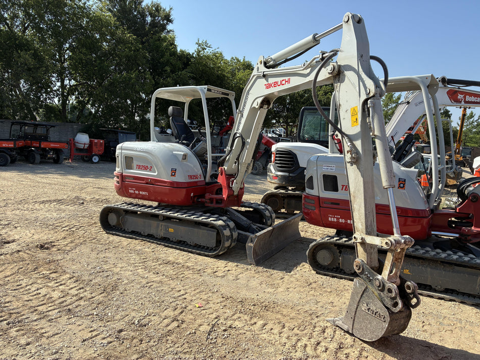 2025 TAKEUCHI TB250-2R