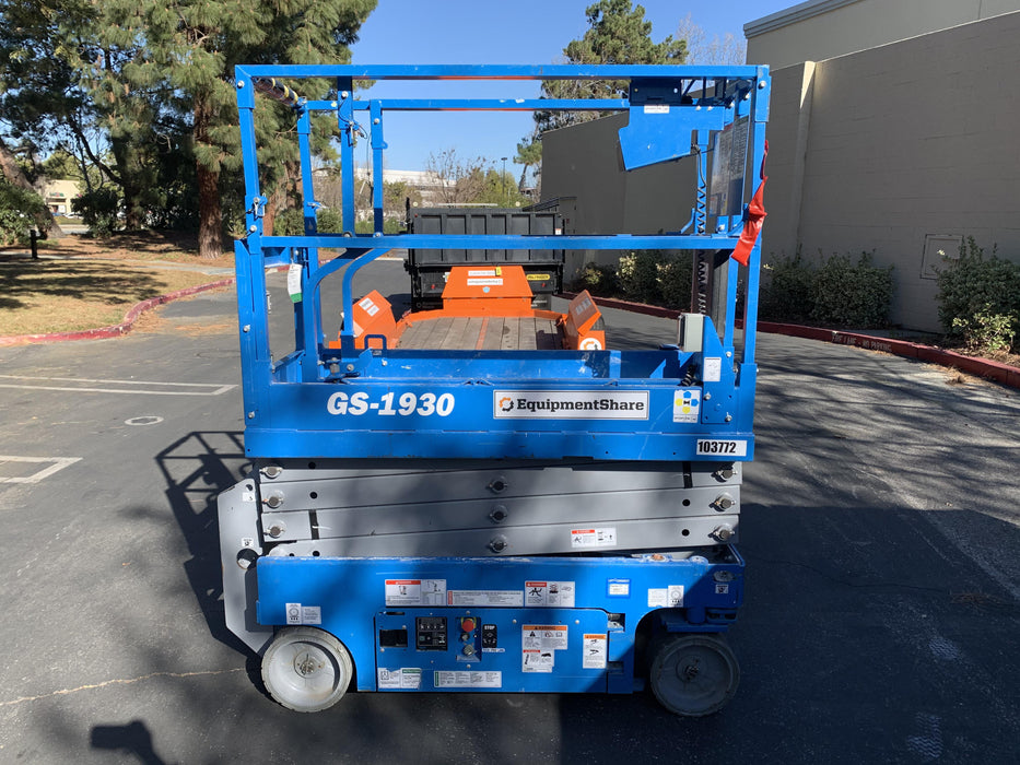 2020 Genie GS-1930 Solid Non Marking Tires, Beacon, Folding rails with half height swing gate, 800W Inverter