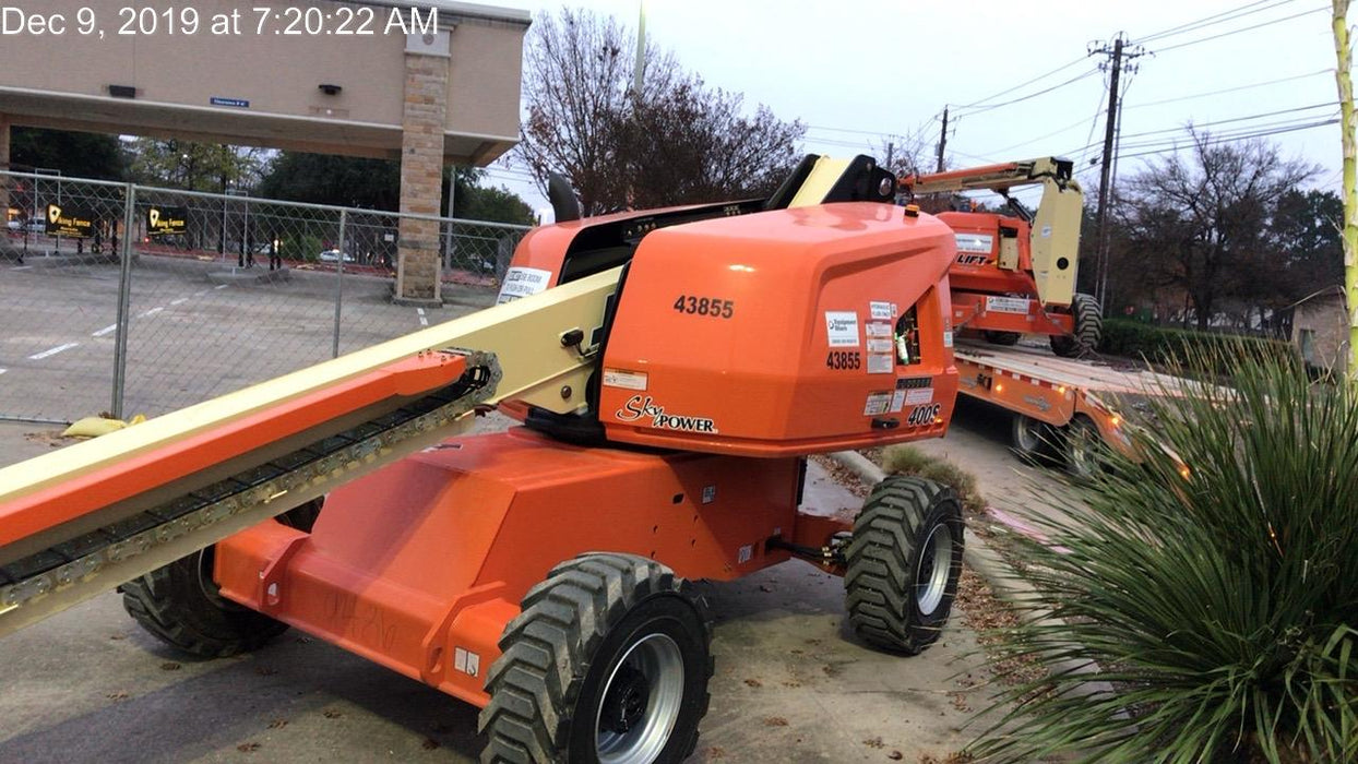 2019 JLG 400S