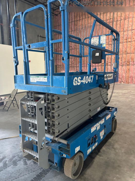 2019 Genie GS-4047 Folding rails with half height swing gate