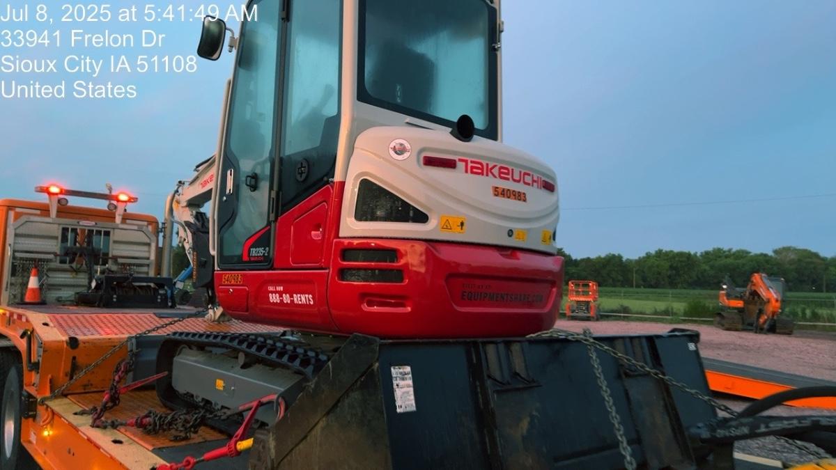 2025 TAKEUCHI TB235-2CR