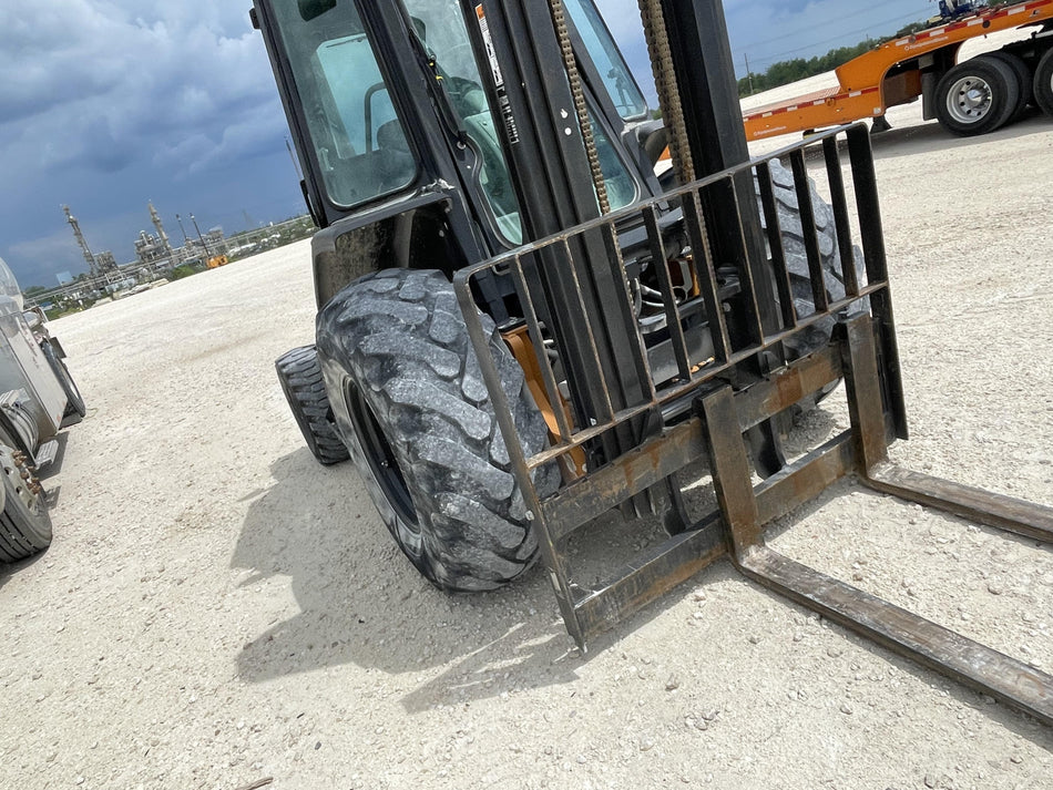 2021 CASE 586H