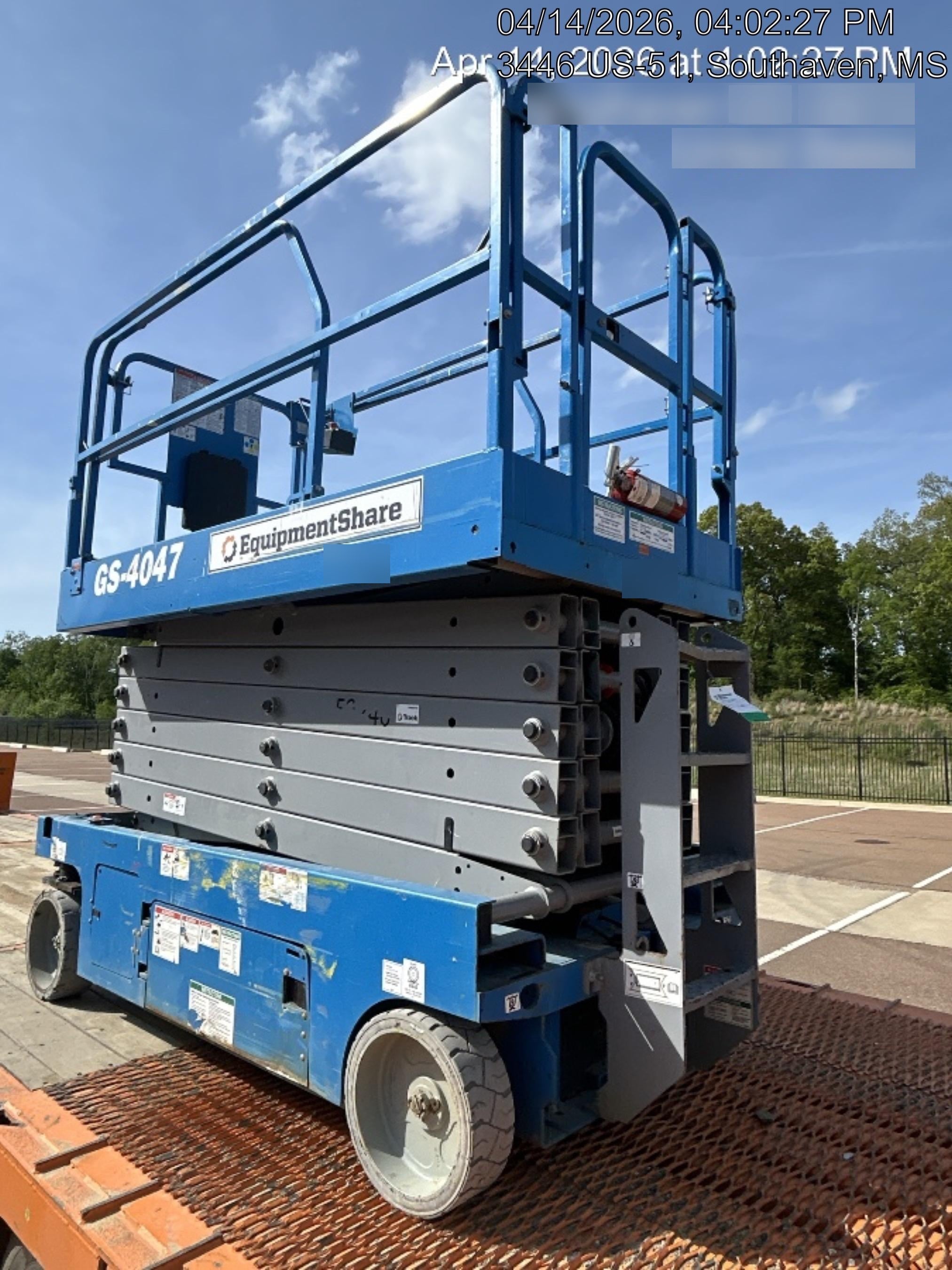 2019 Genie GS-4047 Folding rails with half height swing gate