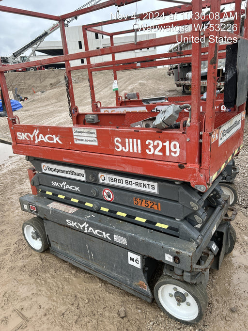 2018 Skyjack SJIII-3219 Skyjack SJIII3219 Scissor Lift w/Trojan Batteries