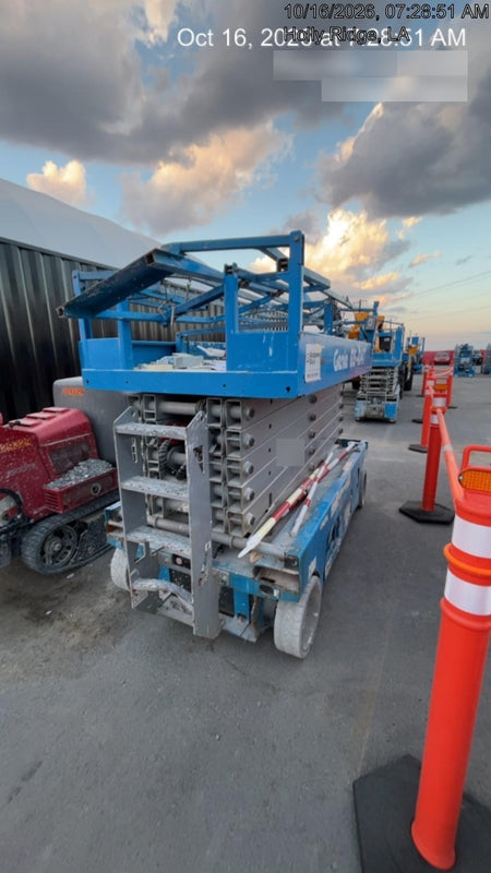 2019 Genie GS-4047 Folding rails with half height swing gate