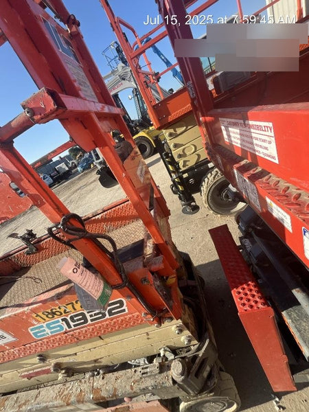 2021 JLG ES1932