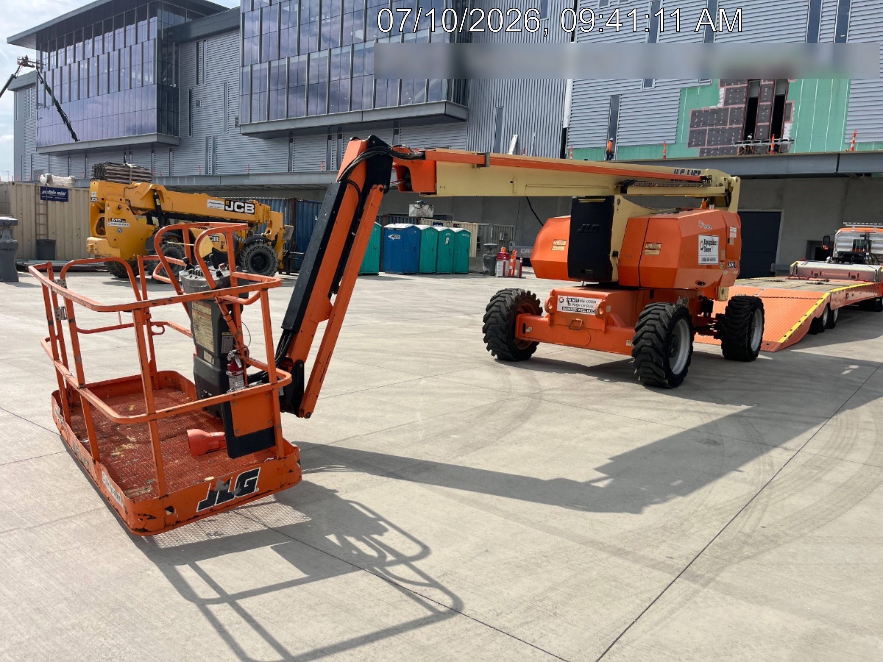 2020 JLG 800AJ