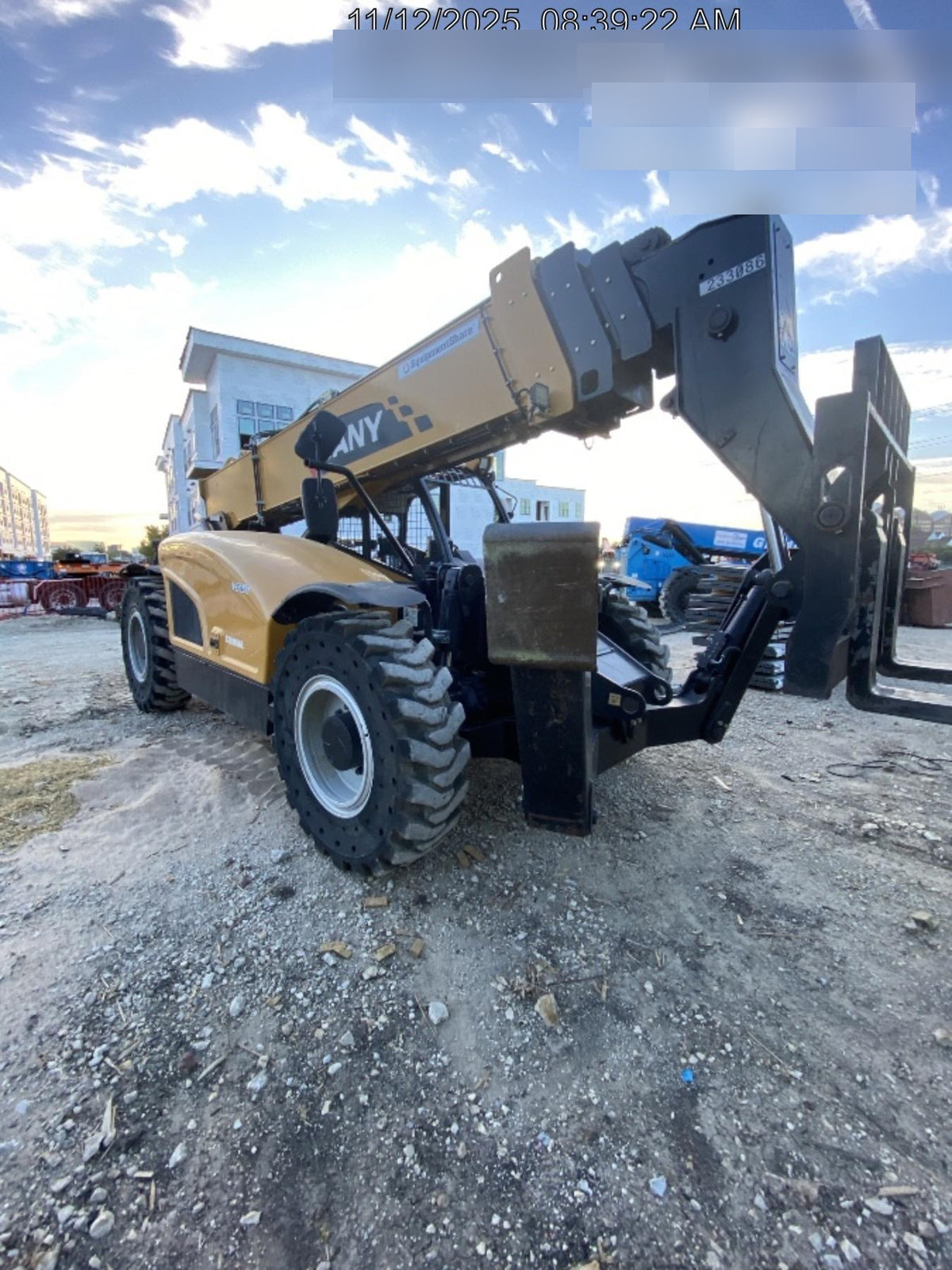 2022 SANY STH1056