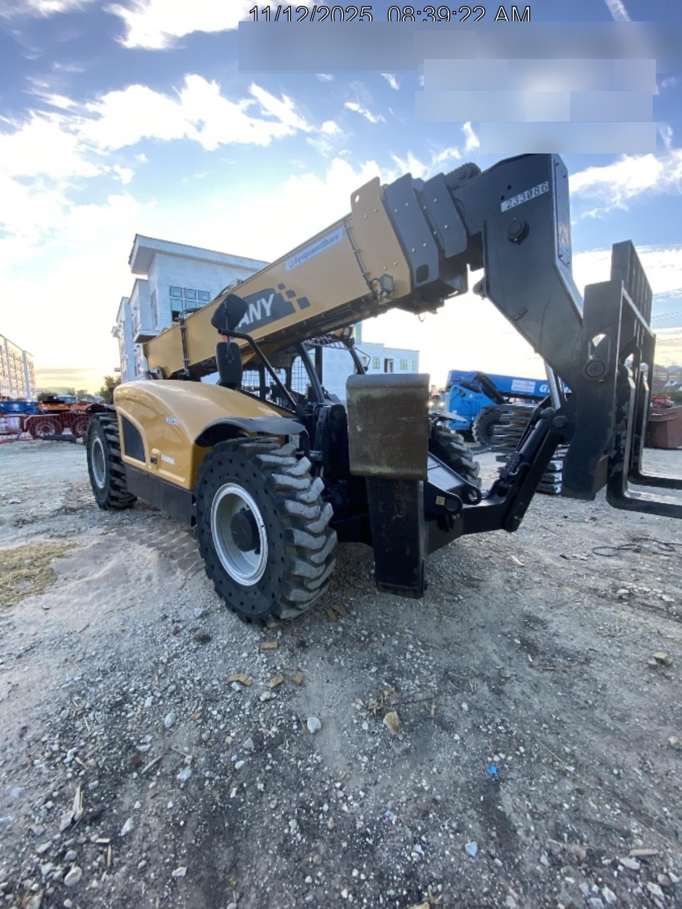 2022 SANY STH1056