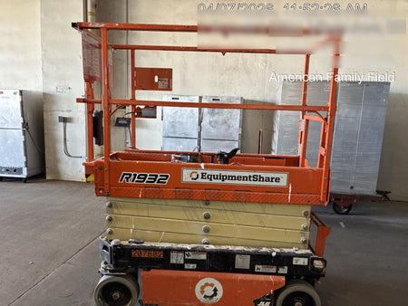 2022 JLG R1932