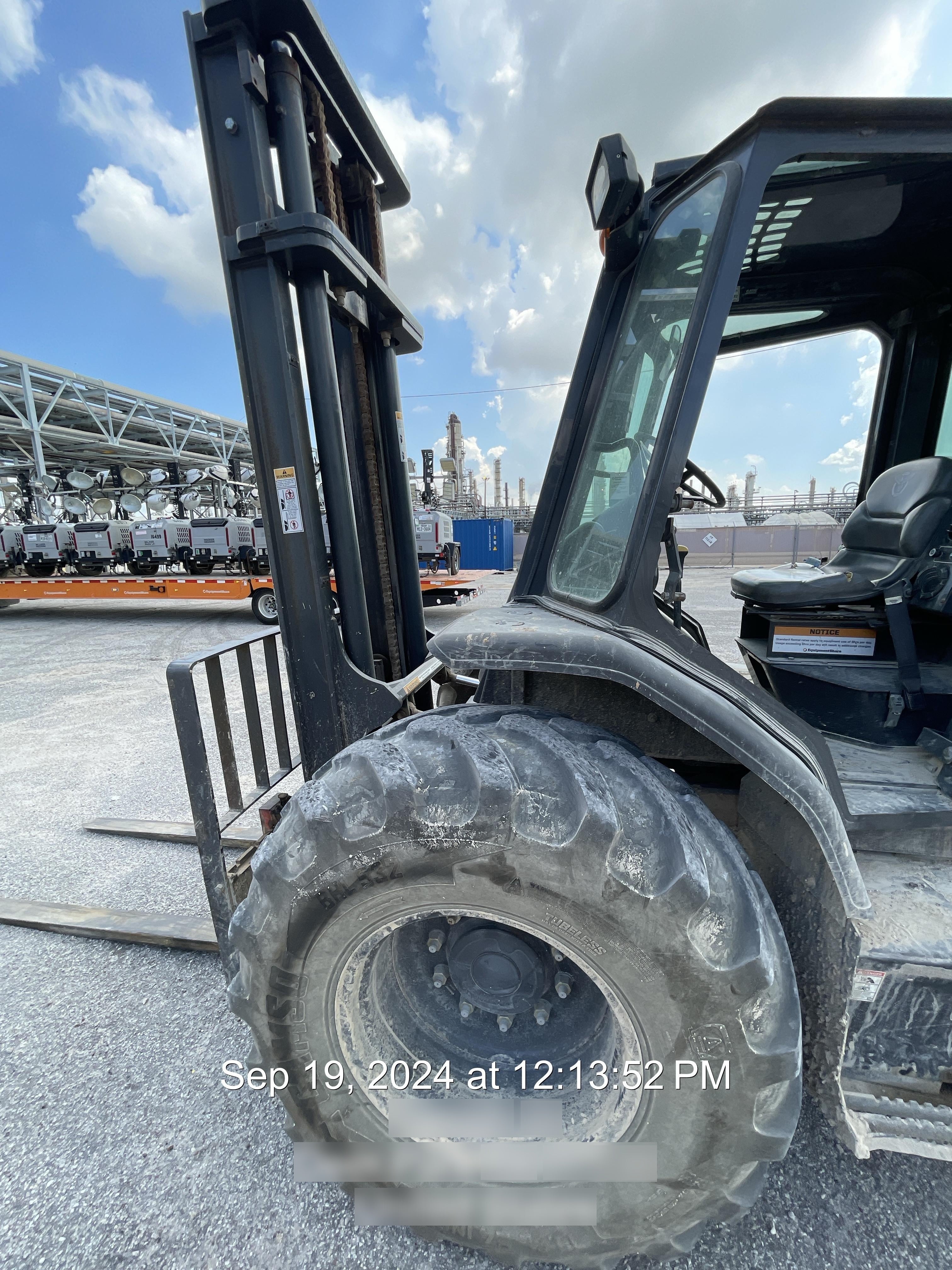 2019 CASE 588H